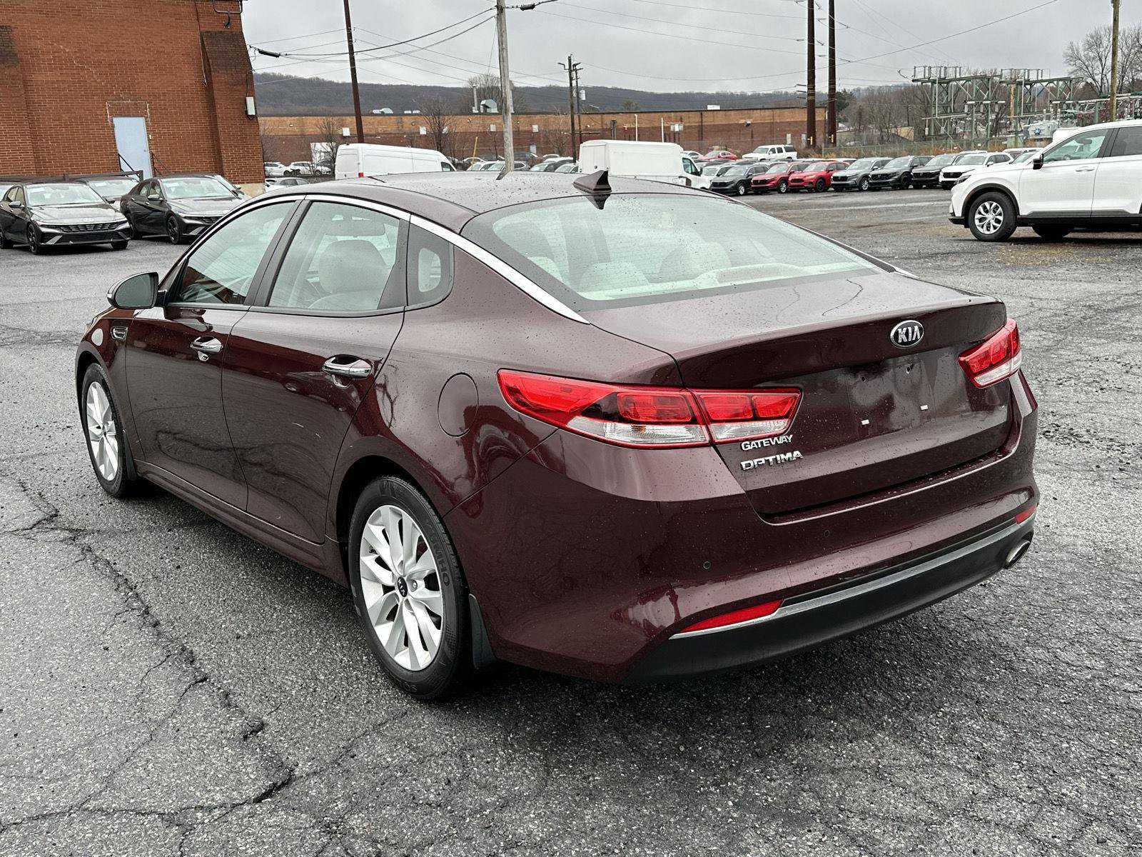 Used 2018 Kia Optima LX w/ 17" Alloy Wheels Package image 6
