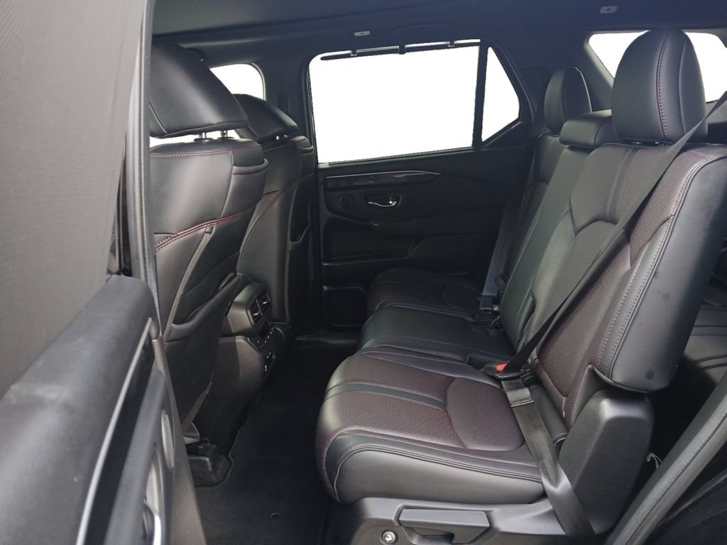 Used 2025 Honda Pilot Black Edition image 13