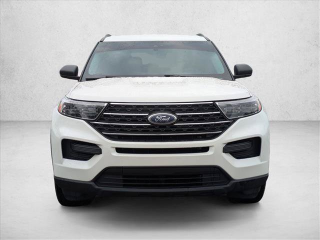 Used 2022 Ford Explorer XLT AWD/4WD image 2