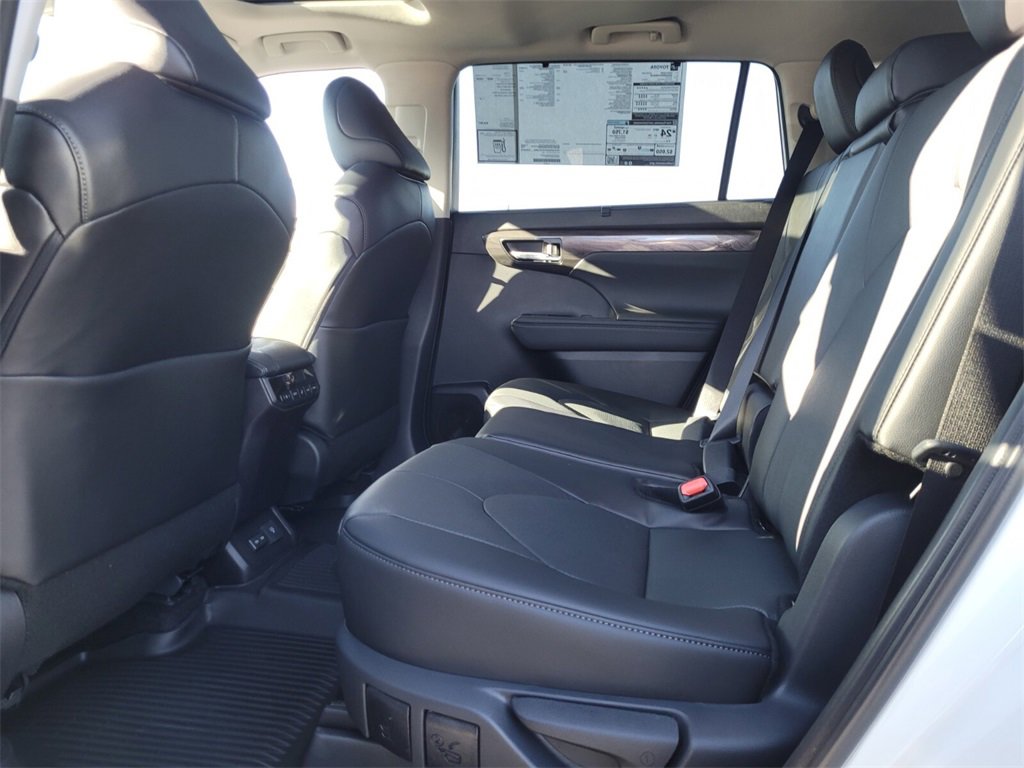 New 2026 Toyota Highlander Limited image 6