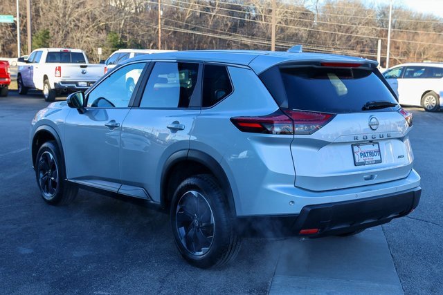 Used 2025 Nissan Rogue SV image 5