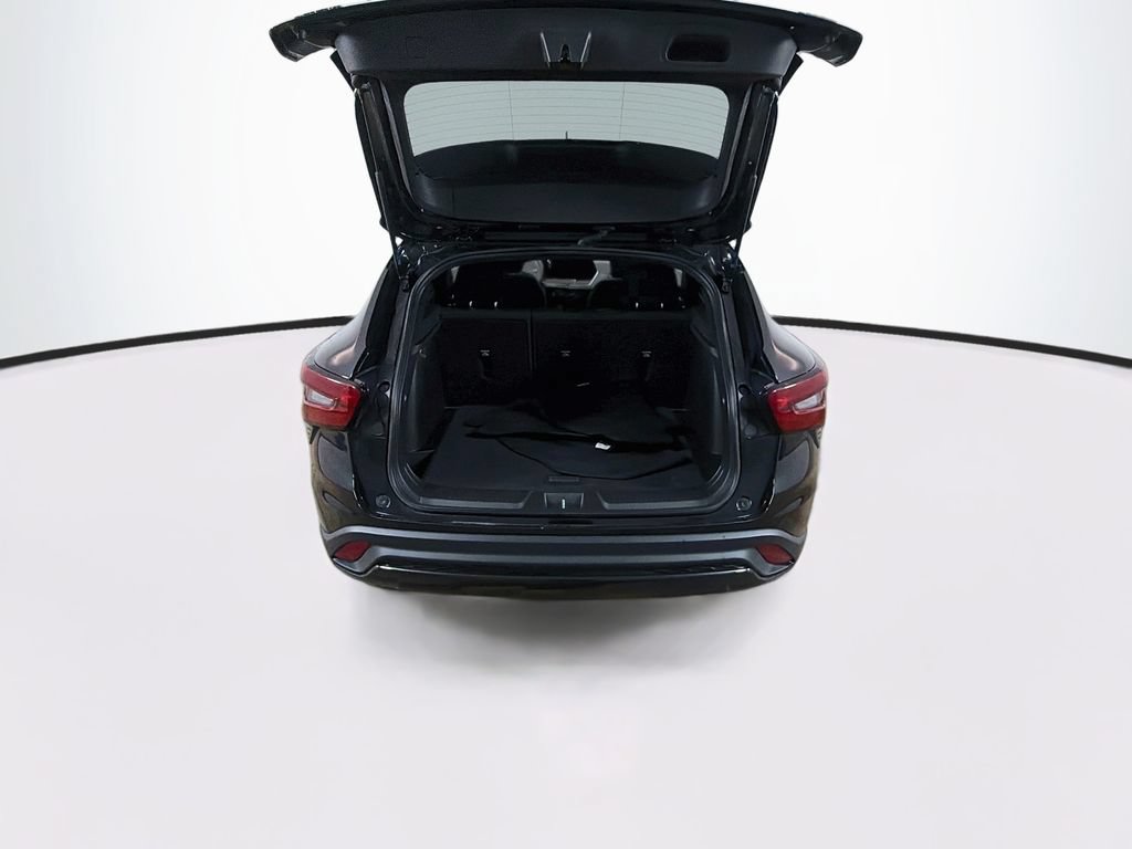 Used 2024 Chevrolet Trax RS FWD image 24