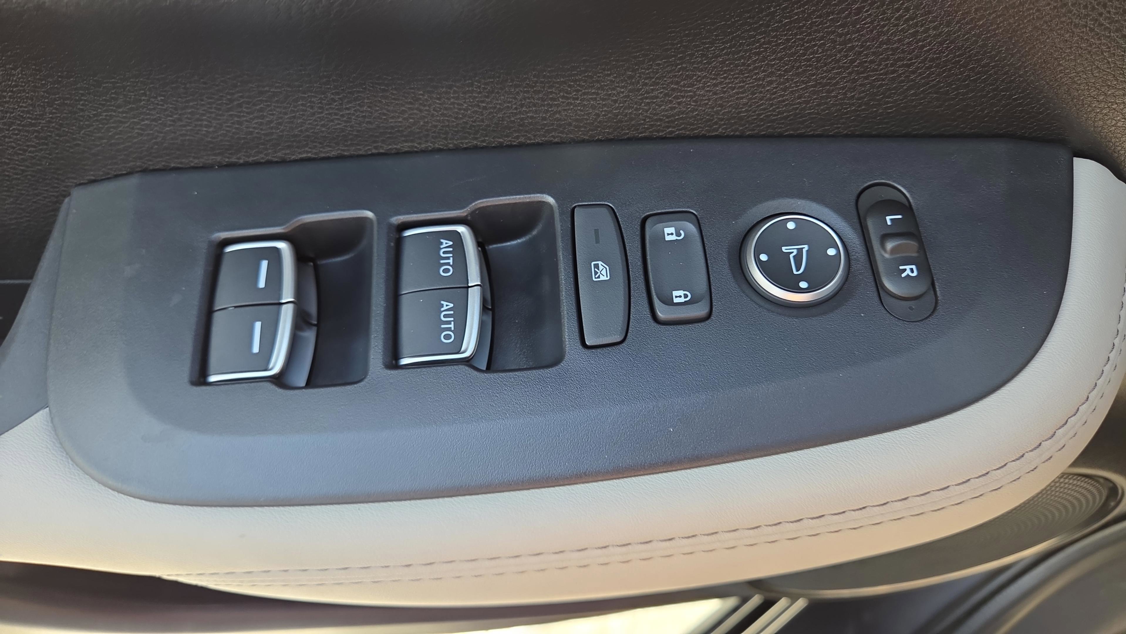 Certified 2025 Honda HR-V EX-L image 35