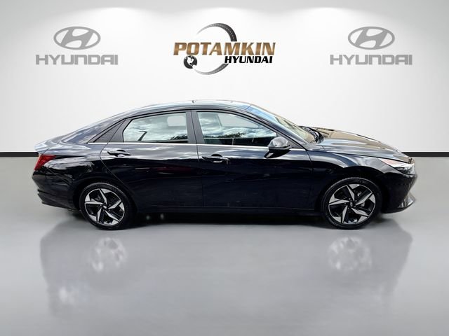Certified 2023 Hyundai Elantra Limited w/ Cargo Package FWD image 4