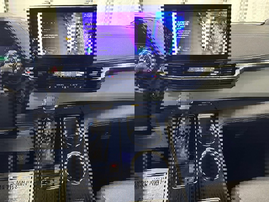 Used 2025 Toyota Sienna XSE image 25