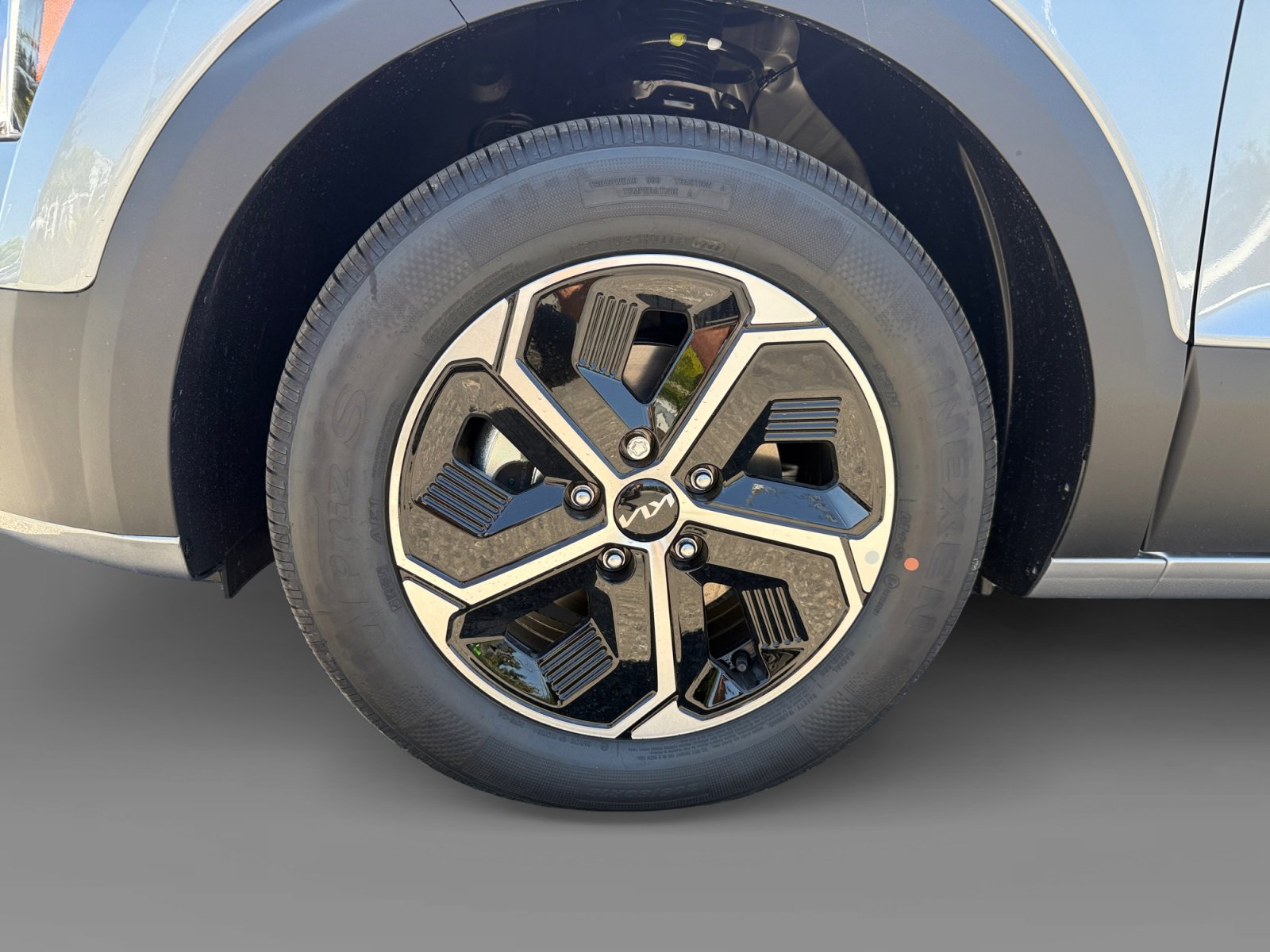 New 2026 Kia Niro EX FWD image 9