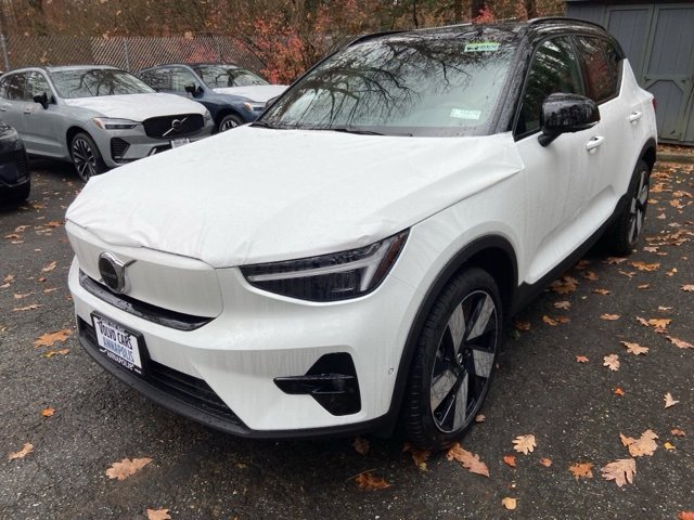 New 2026 Volvo EX40 Plus w/ Climate Package image 3