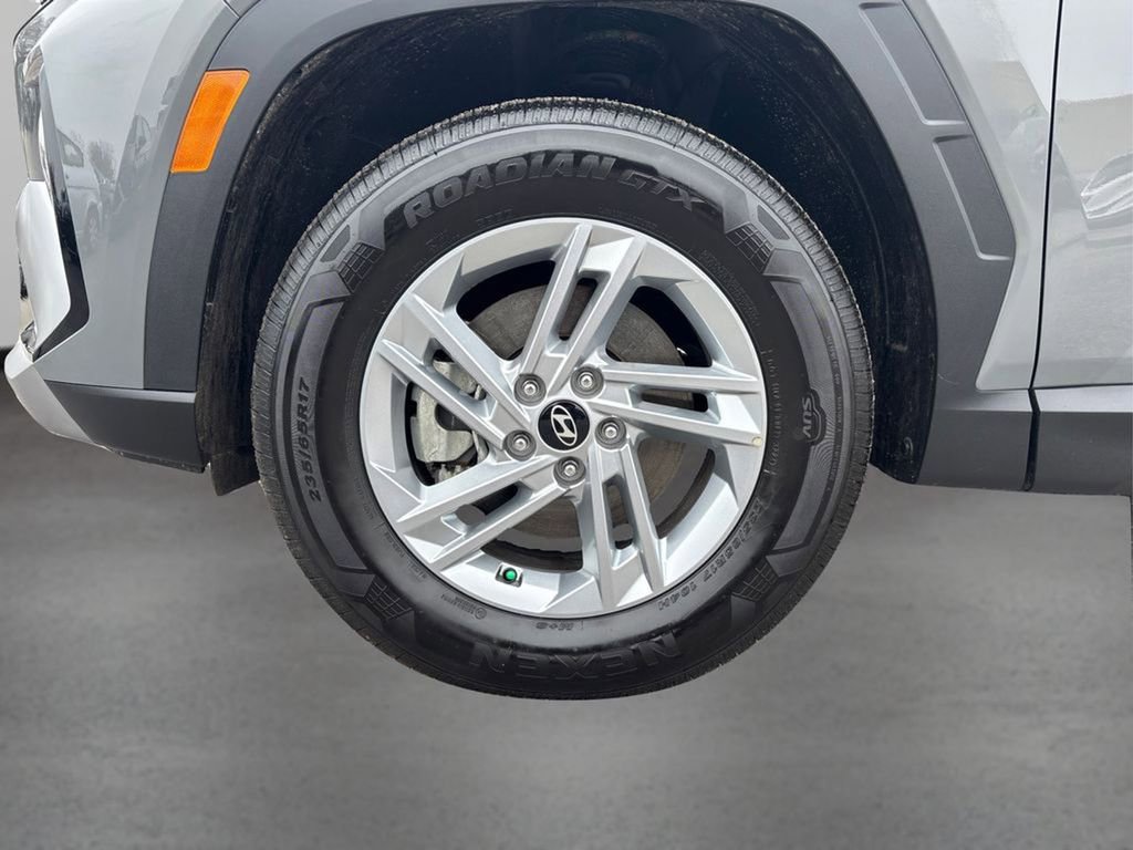 Used 2025 Hyundai Tucson SE image 12