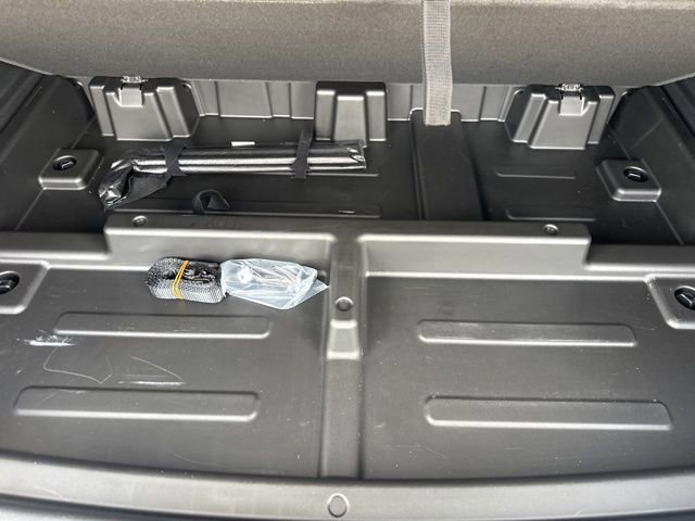 Certified 2025 Chevrolet Suburban Premier image 27