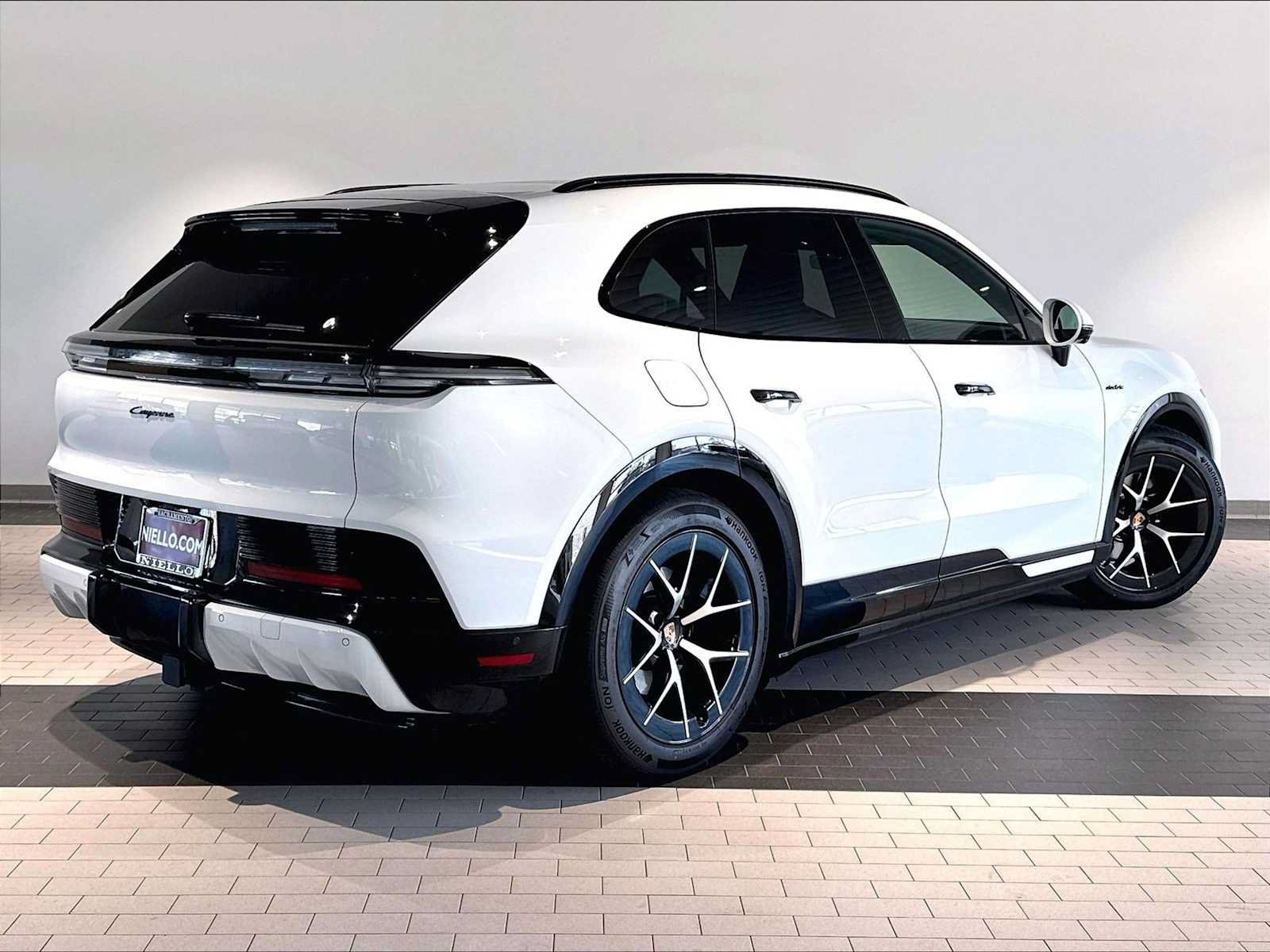New 2026 Porsche Cayenne Electric AWD/4WD image 7
