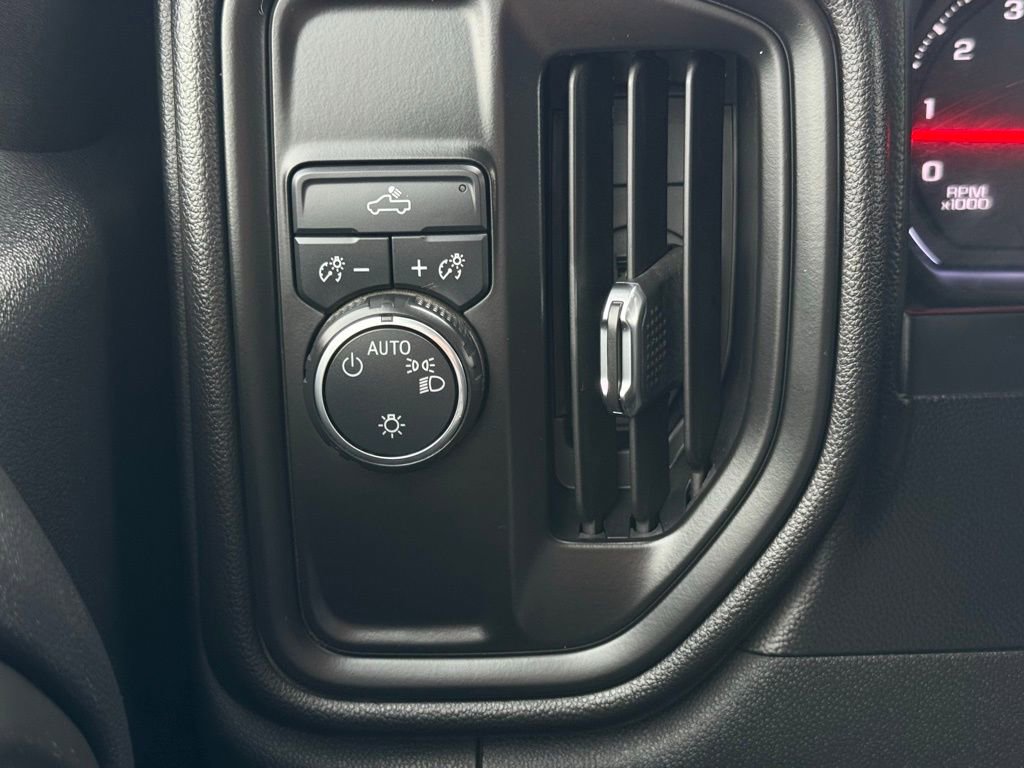 Used 2020 Chevrolet Silverado 1500 Custom w/ Custom Value Package image 22