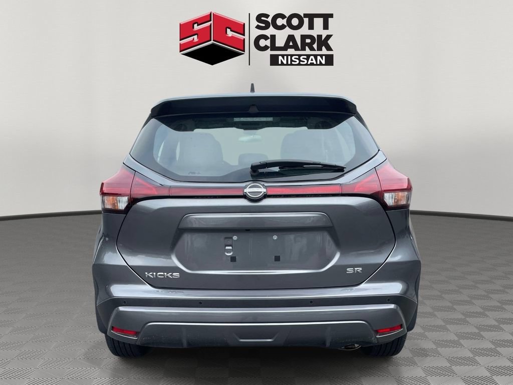 Used 2023 Nissan Kicks SR w/ SR Premium Package FWD image 5