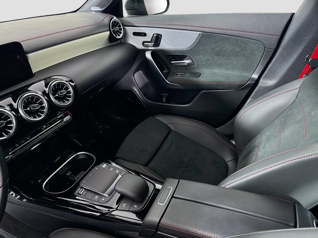 Used 2023 Mercedes-Benz CLA 35 AMG 4MATIC image 27