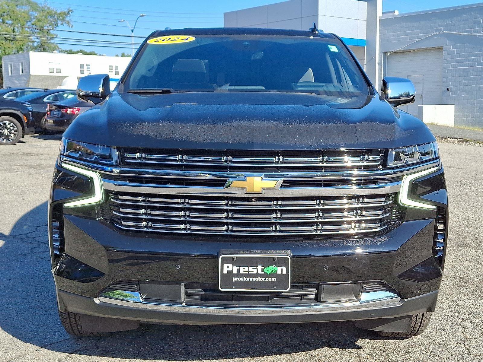 Used 2024 Chevrolet Suburban Premier w/ Advanced Technology Package image 2