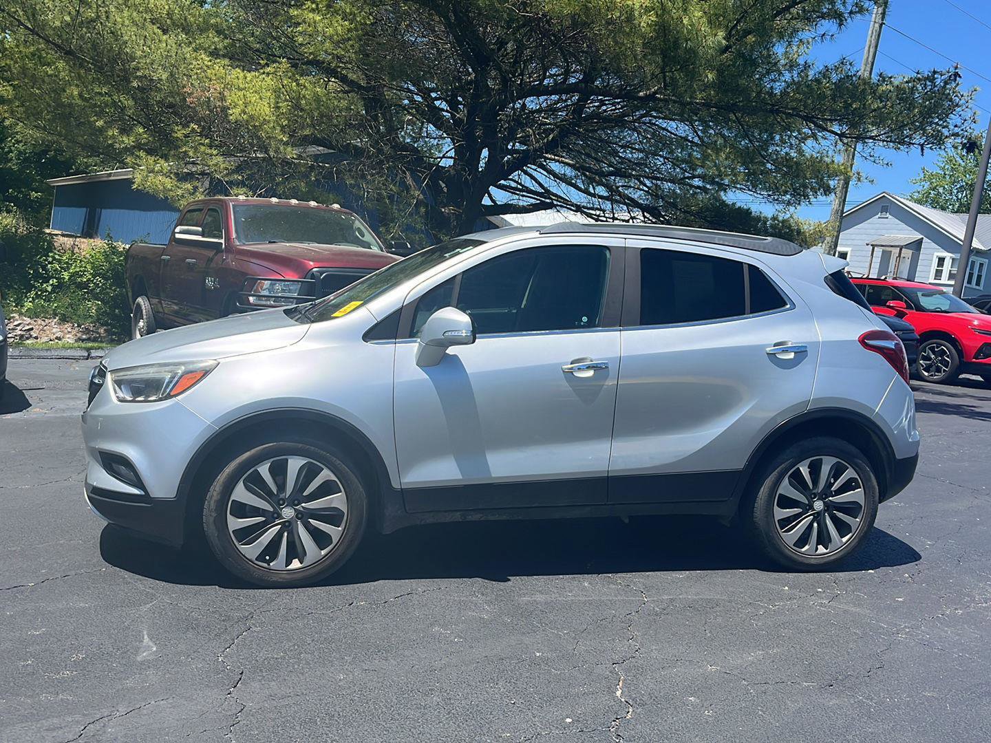 Used 2017 Buick Encore Essence FWD image 2