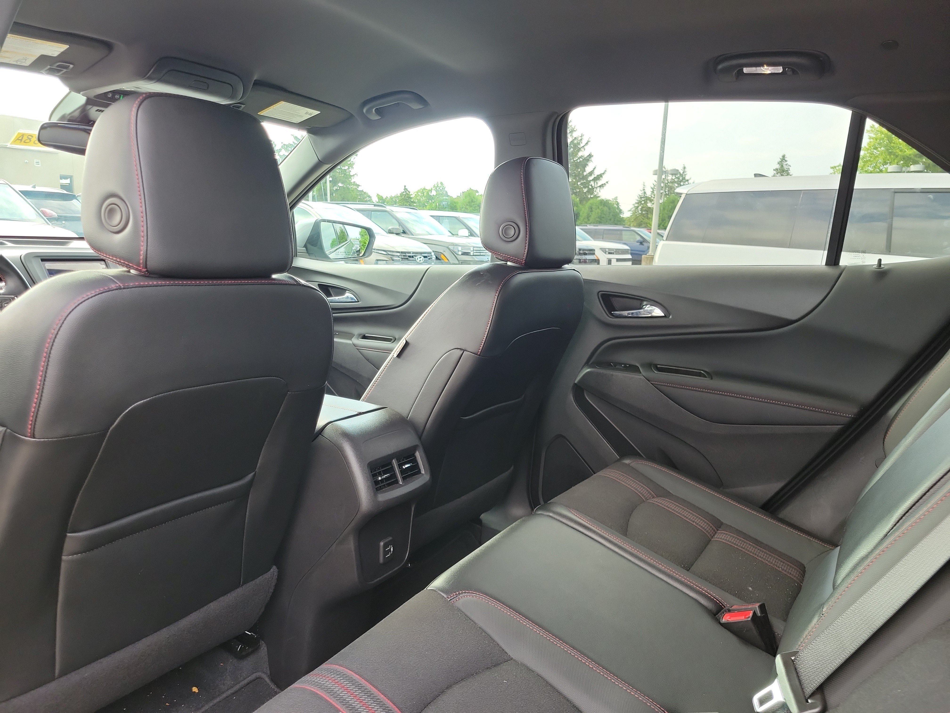 Used 2024 Chevrolet Equinox RS FWD image 14