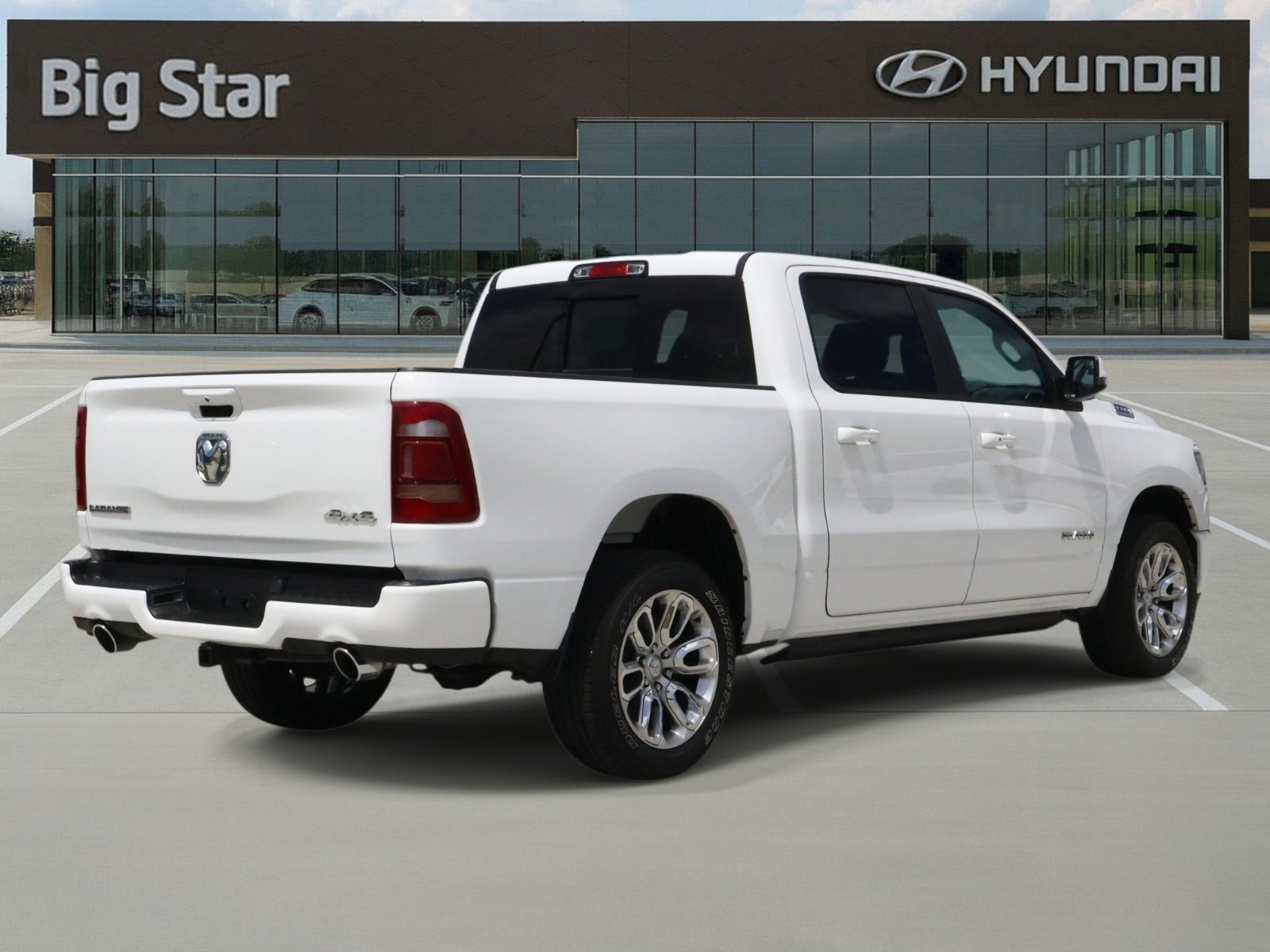 Used 2024 RAM 1500 Laramie AWD/4WD image 4