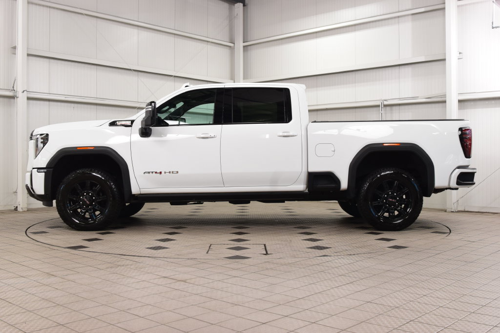 Used 2024 GMC Sierra 2500 AT4 w/ AT4 Premium Plus Package AWD/4WD image 4