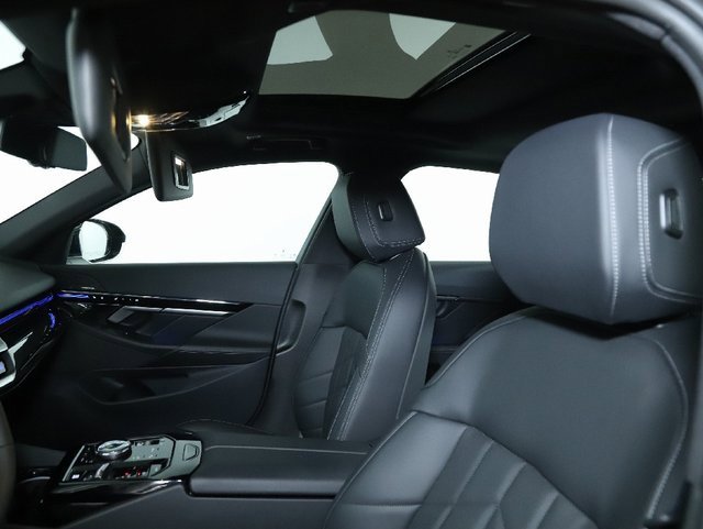 Certified 2025 BMW 530i xDrive w/ Premium Package image 20