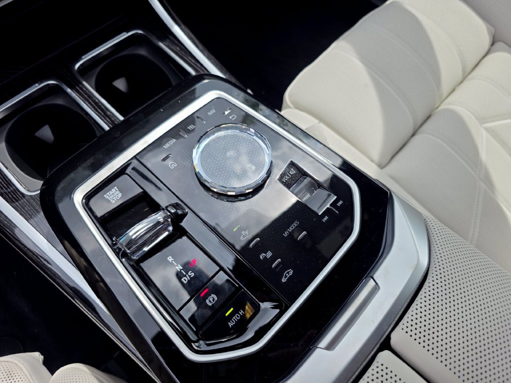 New 2026 BMW 750e xDrive w/ Executive Package AWD/4WD image 16