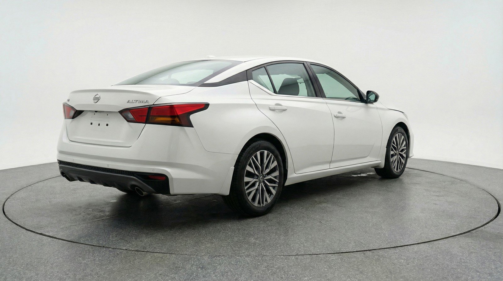 Used 2025 Nissan Altima 2.5 SV image 9