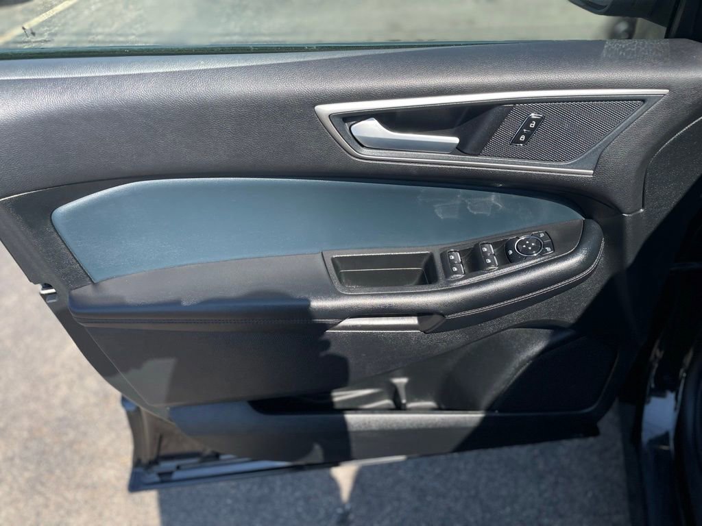 Used 2023 Ford Edge SEL w/ Sport Appearance Package image 12