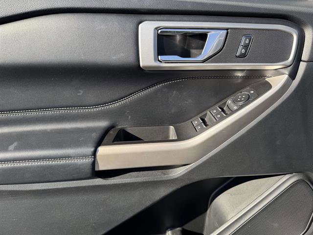Used 2022 Ford Explorer XLT image 14