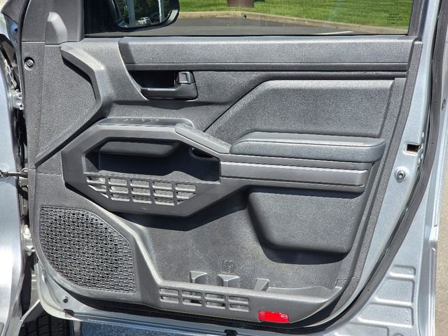 Used 2025 Toyota Tacoma SR5 AWD/4WD image 10