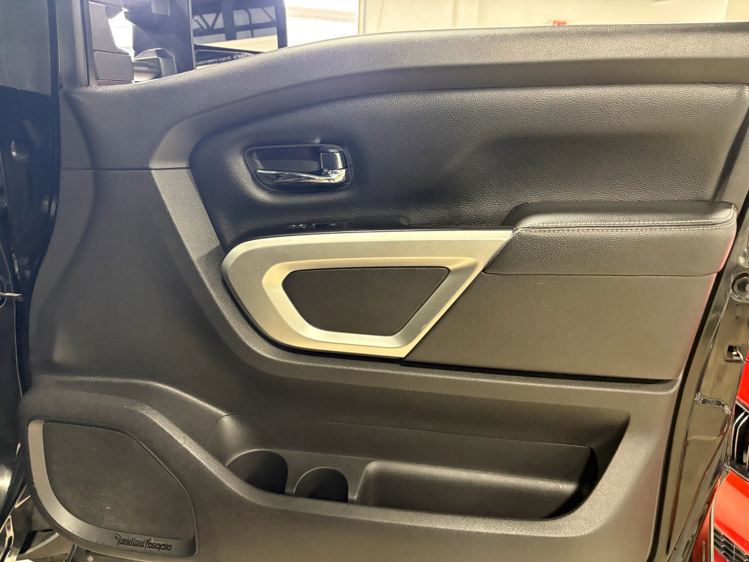 Used 2017 Nissan Titan PRO-4X image 36