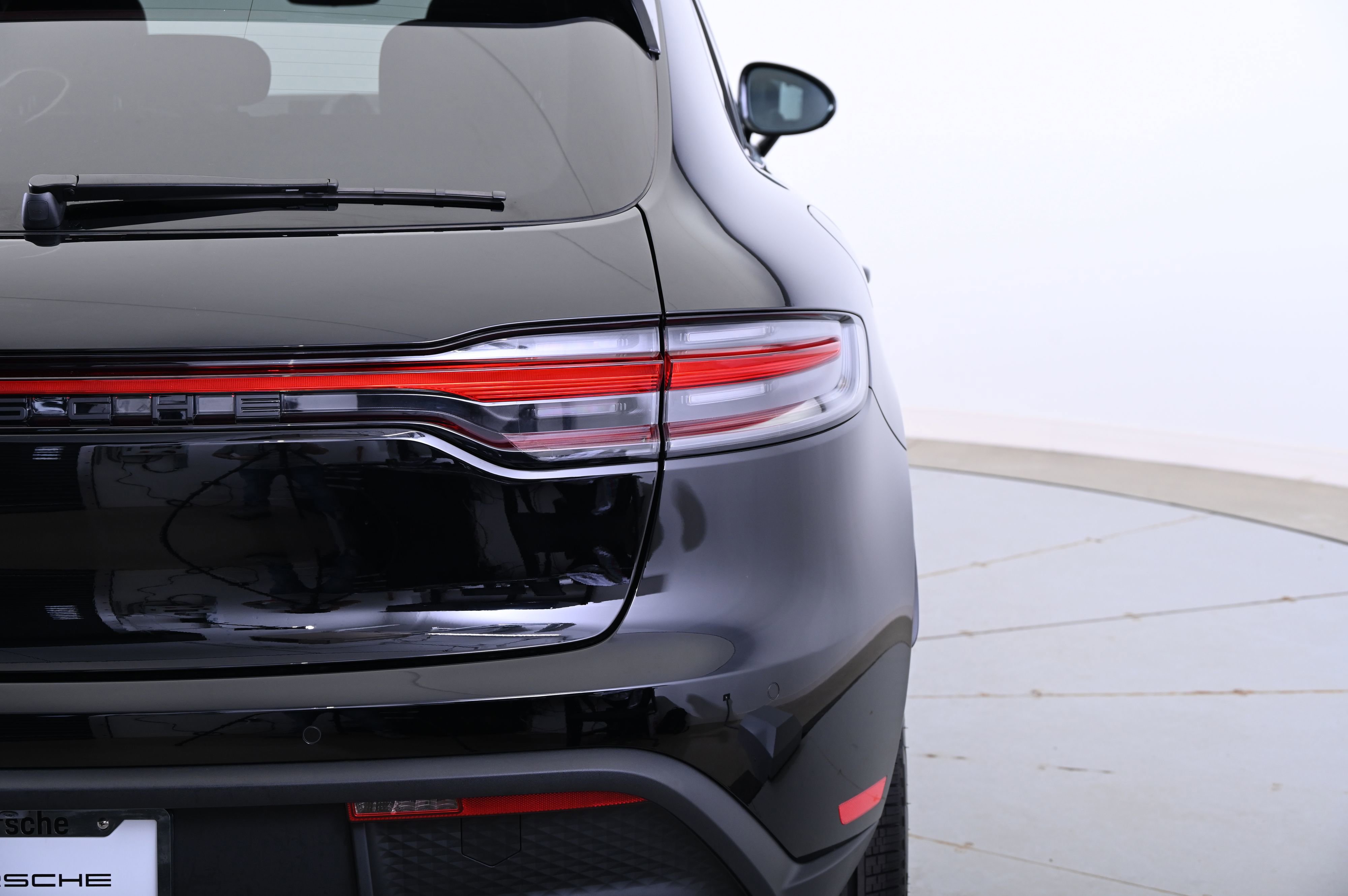 Certified 2025 Porsche Macan image 14