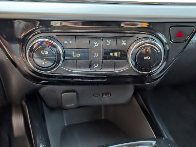 Certified 2025 Chevrolet Trax LT FWD image 8