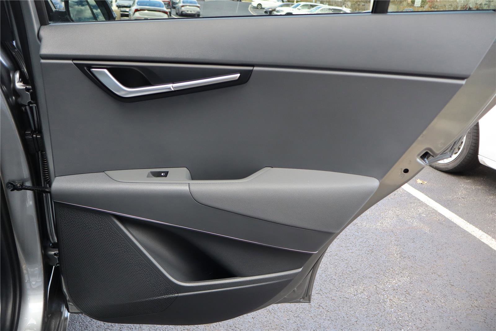 Certified 2025 Kia Niro EX image 30