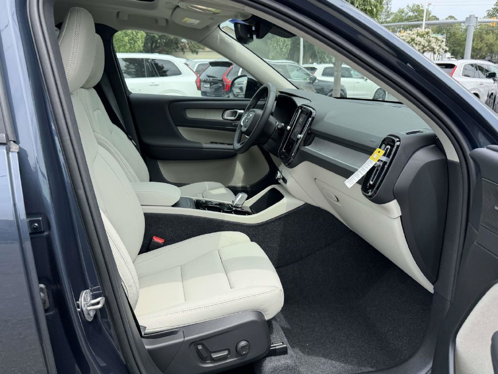 New 2026 Volvo XC40 B5 Ultra w/ Protection Package Premier AWD/4WD image 11