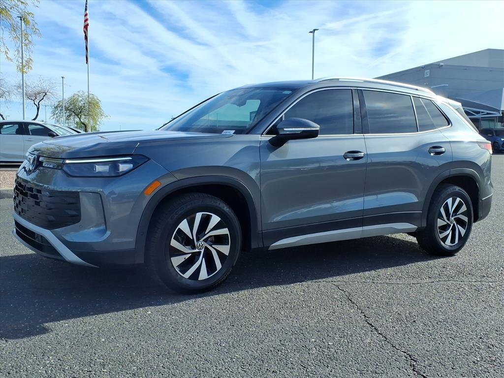 Certified 2025 Volkswagen Tiguan S image 3