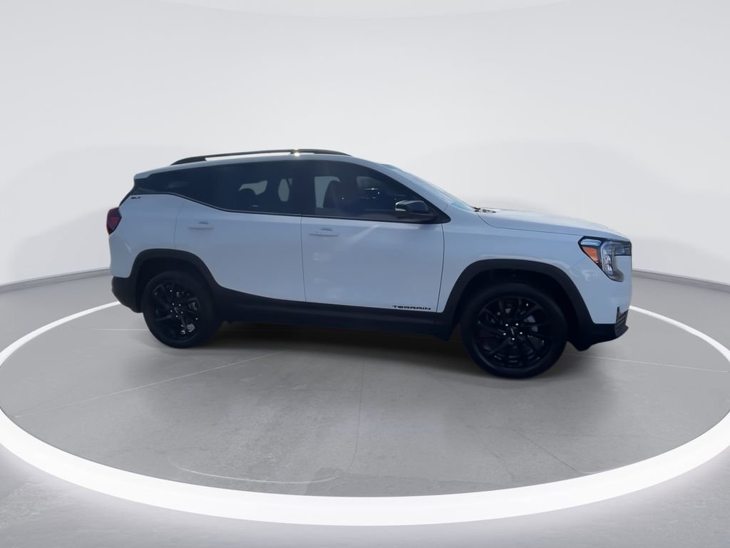 Used 2024 GMC Terrain SLT w/ Tech Package image 9