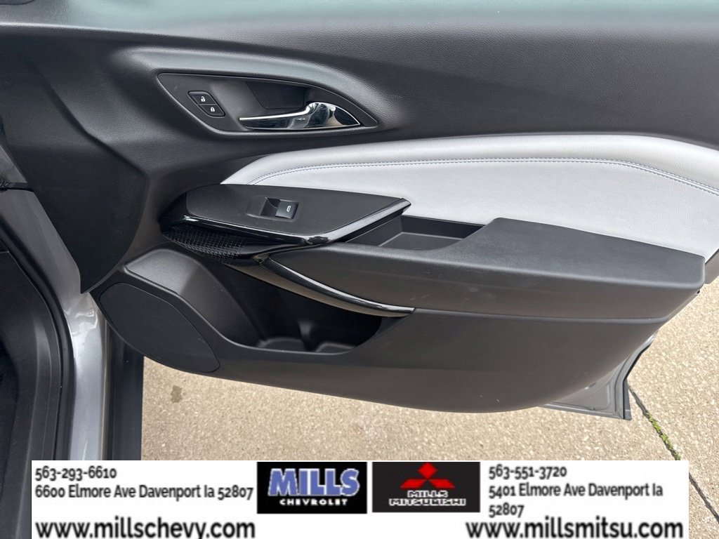 Used 2025 Chevrolet Trax LT w/ LT Convenience Package FWD image 24