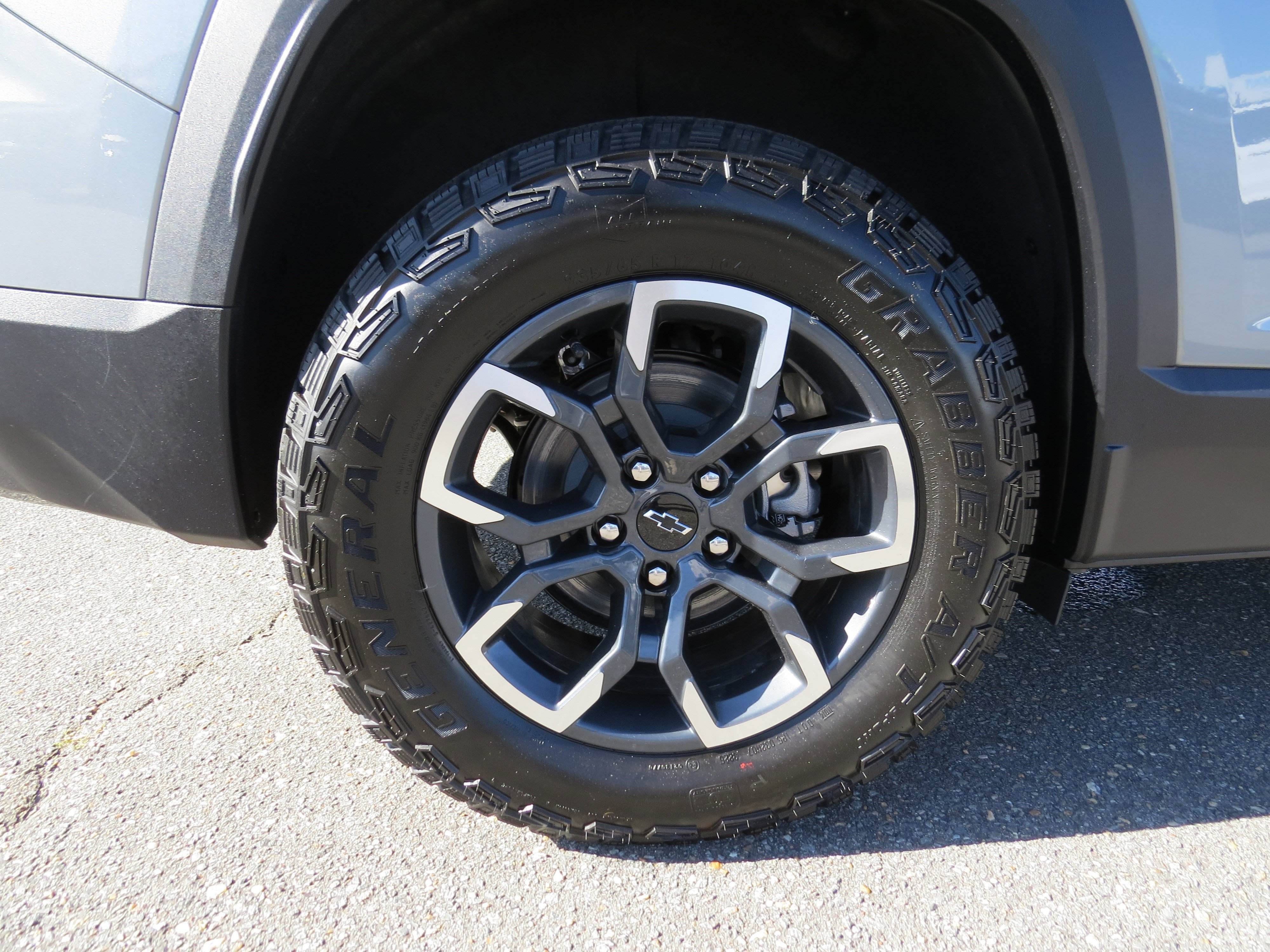 New 2026 Chevrolet Equinox ACTIV w/ Safety and Technology Package image 11