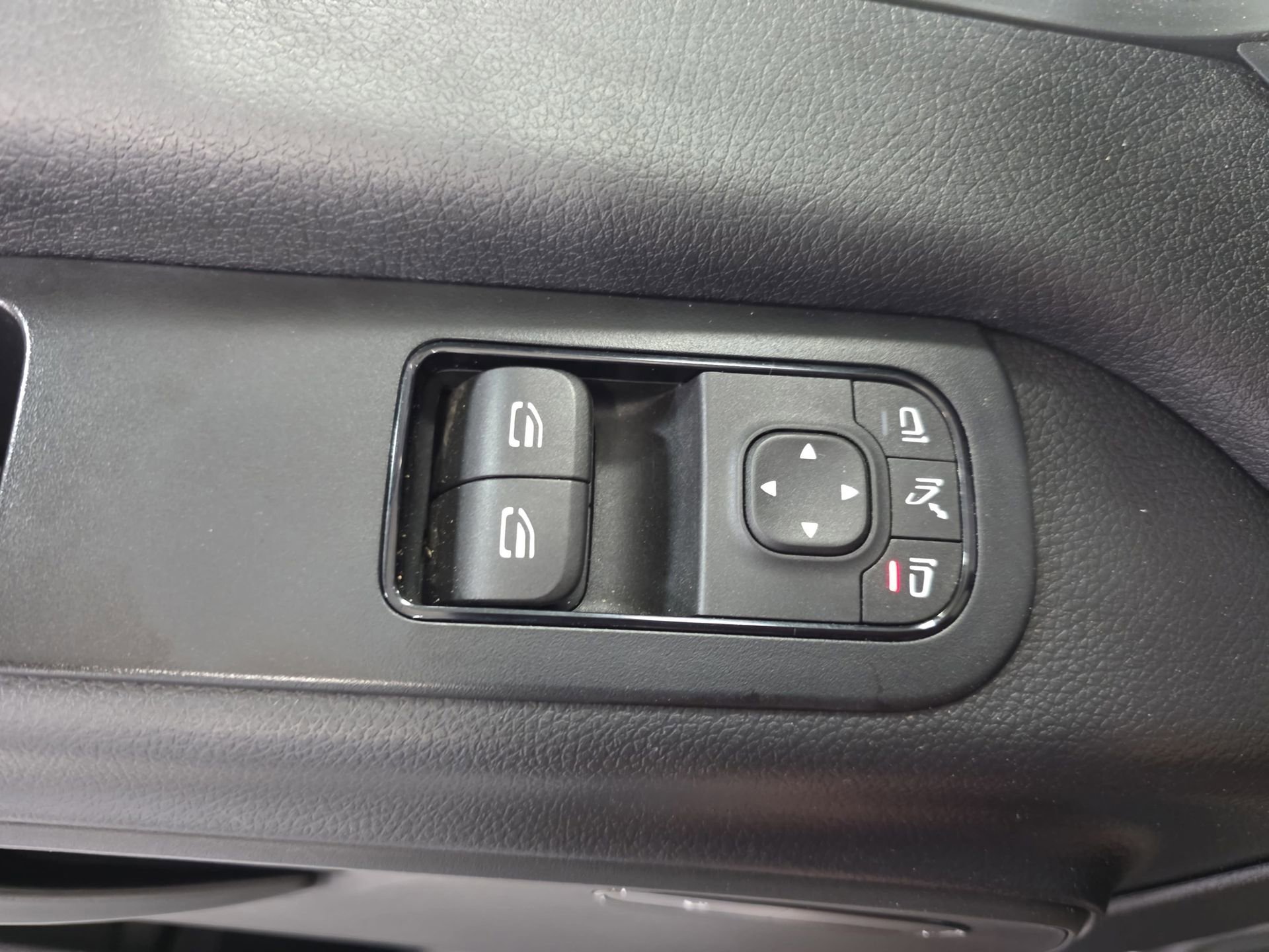 Used 2025 Mercedes-Benz Sprinter 2500 image 24