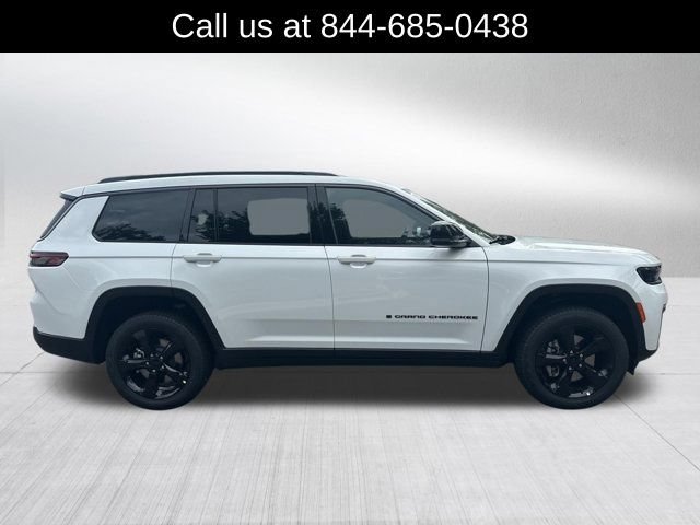 New 2026 Jeep Grand Cherokee L Limited w/ Limited Altitude Package AWD/4WD image 4