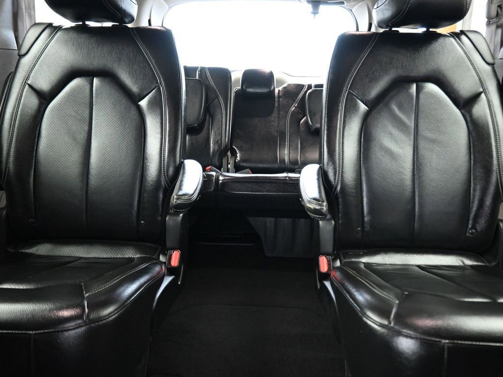 Used 2022 Chrysler Pacifica Touring-L image 29