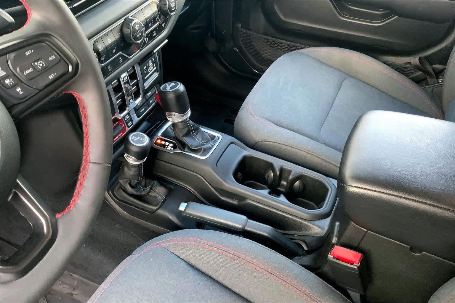 Used 2024 Jeep Wrangler Unlimited Rubicon w/ Safety Group AWD/4WD image 16
