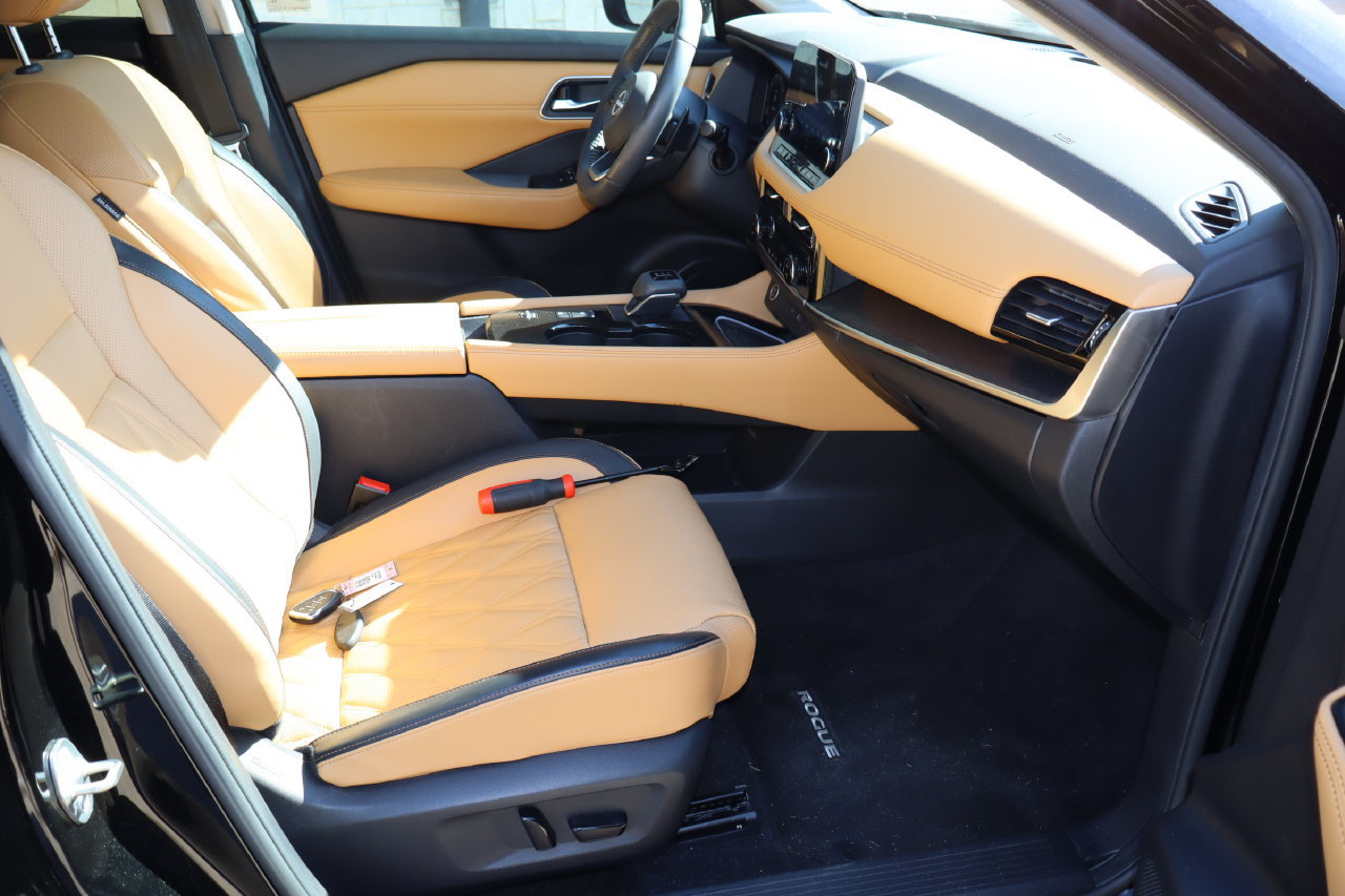 Used 2023 Nissan Rogue Platinum FWD image 17
