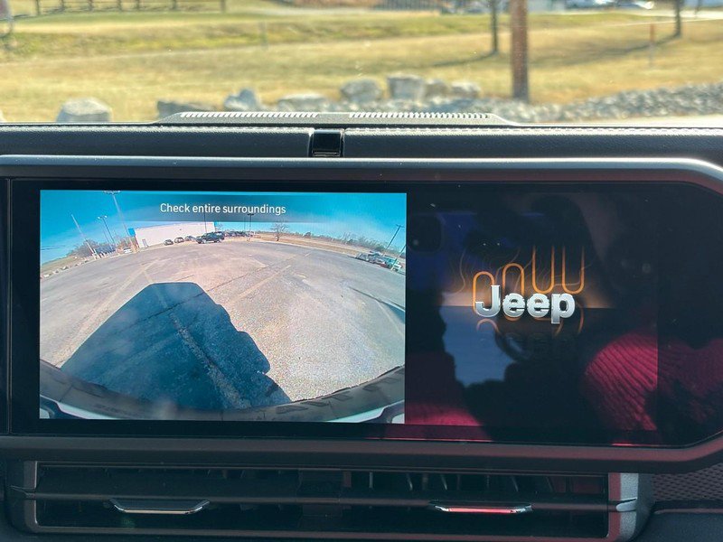 Used 2025 Jeep Wrangler Unlimited Rubicon w/ Convenience Group image 23