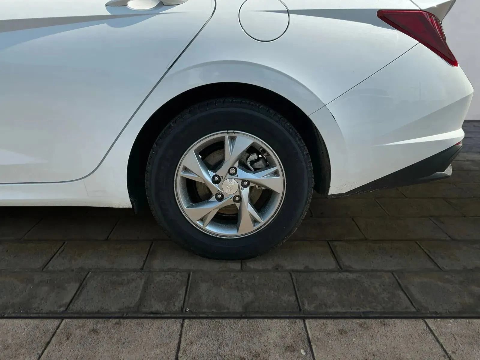 Used 2022 Hyundai Elantra SE image 16