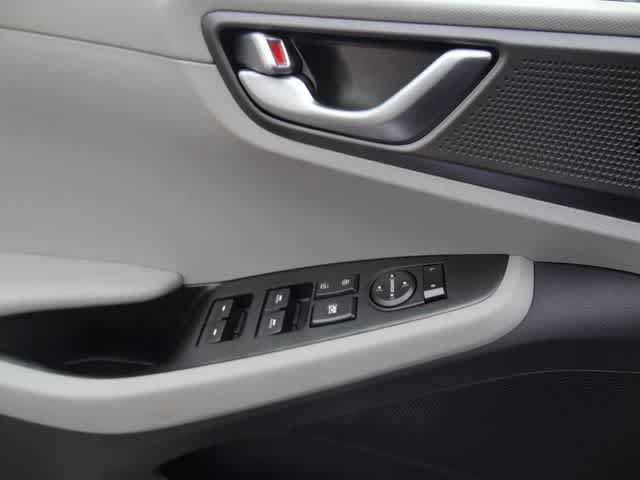 Used 2020 Hyundai Ioniq SEL FWD image 11