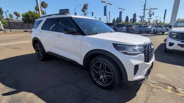 Used 2025 Ford Explorer ST AWD/4WD image 2