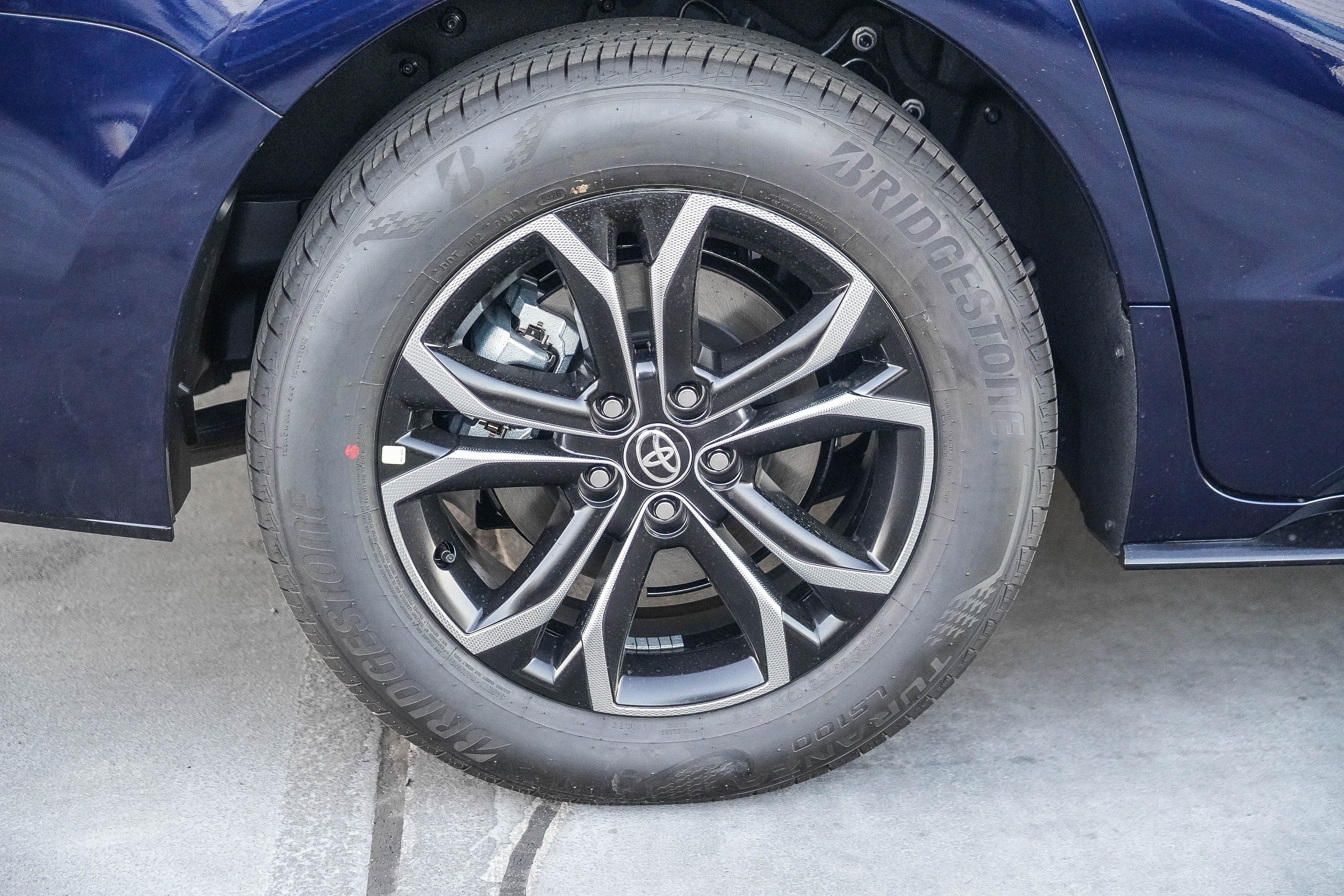 New 2026 Toyota Sienna Platinum AWD/4WD image 11