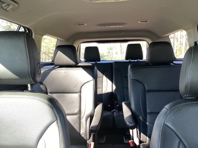 Used 2023 GMC Acadia SLT image 31