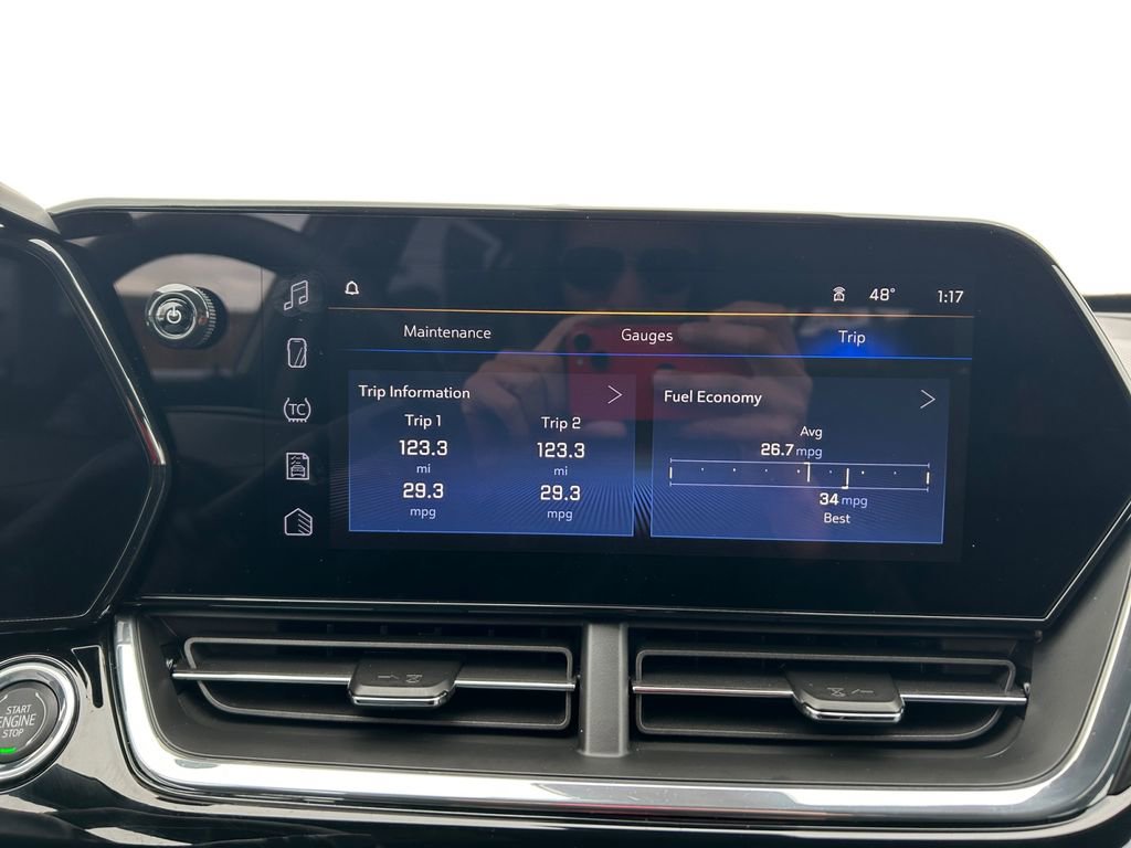 Used 2026 Chevrolet Trax RS w/ Sunroof Package image 25