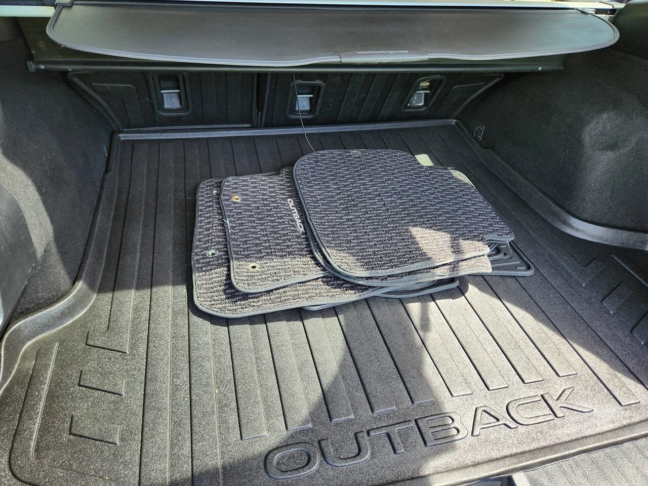 Used 2015 Subaru Outback 2.5i Limited AWD/4WD image 9